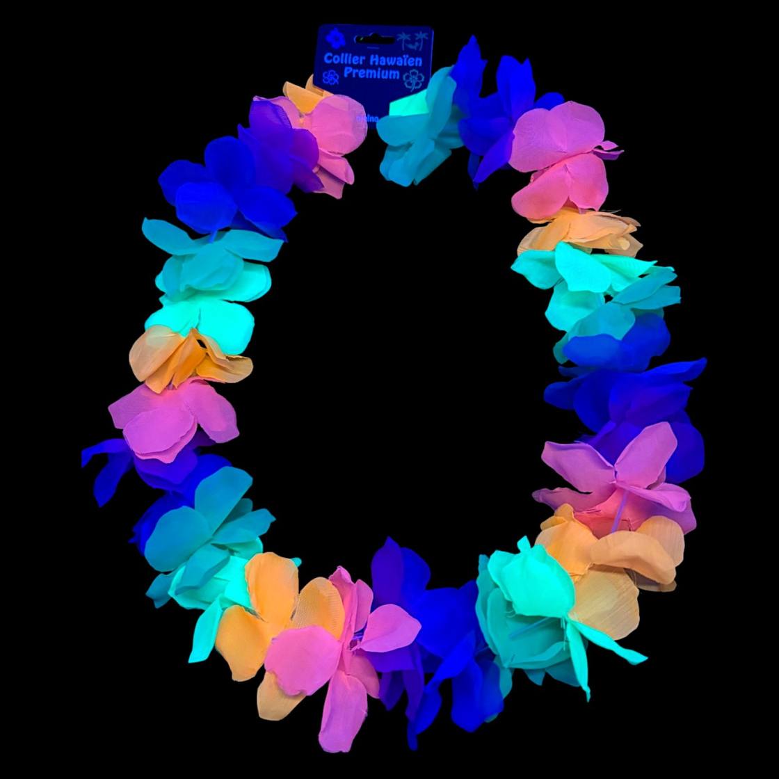 Collier hawaïen à grandes fleurs fluo multicolores sous lumière noire