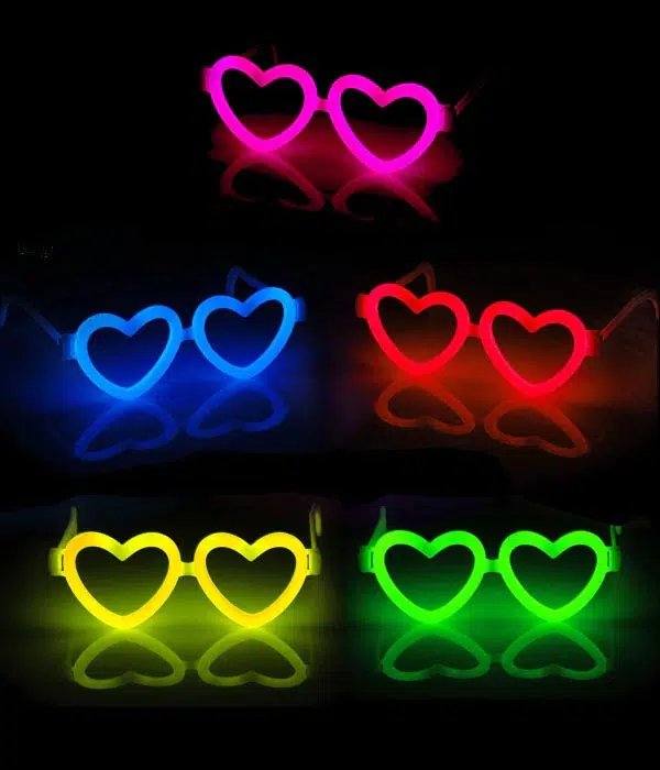 Lunettes lumineuses en forme de cœur roses, bleues, rouges, jaunes et vertes
