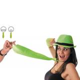 Femme au chapeau vert portant une cravate fluo verte — vue 12