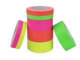 Rouleaux de ruban adhésif fluo 25 mm vert, rose et orange sous lumière noire — vue 3