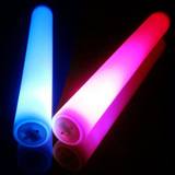 Quatre bâtons mousse lumineux LED allumés en rouge, vert et bleu — vue 5