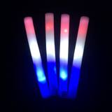 Quatre bâtons mousse lumineux LED allumés en rouge, vert et bleu — vue 17
