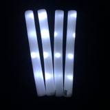 Quatre bâtons mousse lumineux LED allumés en rouge, vert et bleu — vue 2