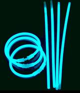 Bracelets lumineux fluo de toutes les couleurs, en vrac et dans un verre — vue 11