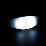 Bracelet LED en silicone blanc, boîtier lumineux au centre — vue 2