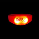 Bracelet LED en silicone blanc, boîtier lumineux au centre — vue 9